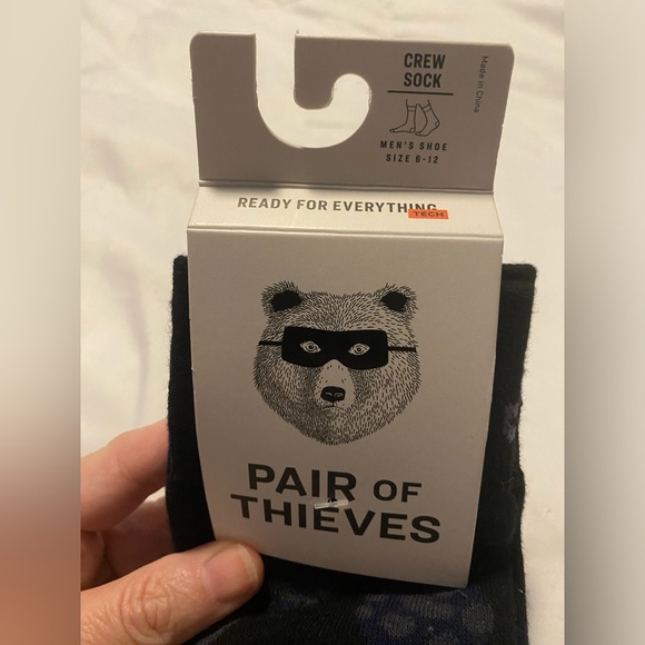 NWT! Pair of thieves men’s socks, size 6-12. Black with planets - Picture 3 of 4